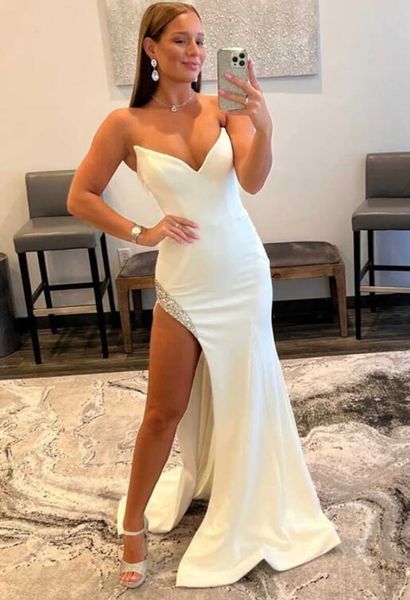 Vestido de baile longo sereia sem alças branco com fenda com acabamento em strass vestido de noite formal decote em coração