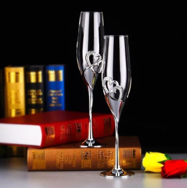Set di bicchieri da champagne per matrimoni, calici da flauto tostato con decorazioni a forma di cuori bordati in cristallo con strass, tazza da calice