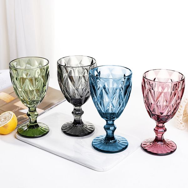 Bicchiere da vino in rilievo in stile europeo Calice da birra in vetro colorato Bicchieri da vino vintage Bicchiere da bere per succhi di frutta addensato 240ML