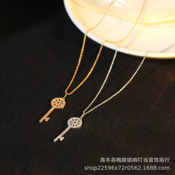 Designer Brand Gold High Edition Tiffays Necklace Key Womens Nuova ciondolo di girasole a diamante Full Small Snowflake Iris Collar Chain