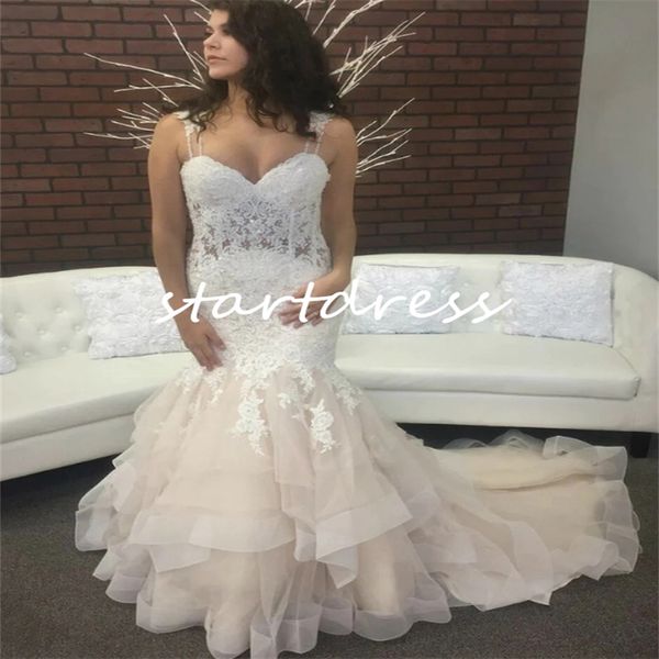 Splendidi abiti da sposa country beige a sirena 2024 Cinghie sexy con volant Abito da sposa a strati da giardino Applicazioni in pizzo Sweep Train Romantico Robe De Mariee Sposa chic