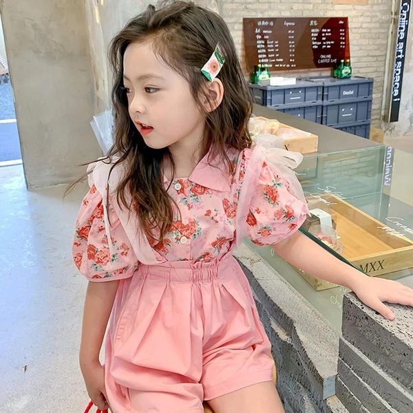 Set di abbigliamento Camicia a fiori retrò per ragazze estive Più bretelle in rete Pantaloncini Moda per bambini Abiti per bambini