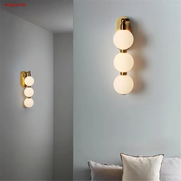 Lampada da parete Design moderno nordico Sfera in acrilico Lusso Decorazione interna a LED Corridoio della casa Sconce in metallo Lampade per camera da letto