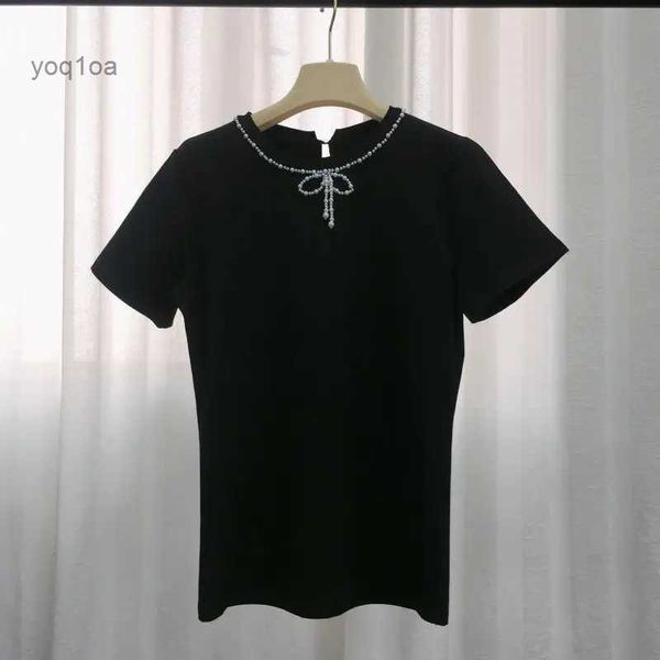 Kadın T-Shirt Kadın Yün Karışımları Yüksek Kaliteli Marka Lüks Top 2023 Yaz Yeni İnci Bowknot Boncuk Kolye O yaka Siyah Beyaz Kısa Kollu T-Shirt Günlük Giysiler