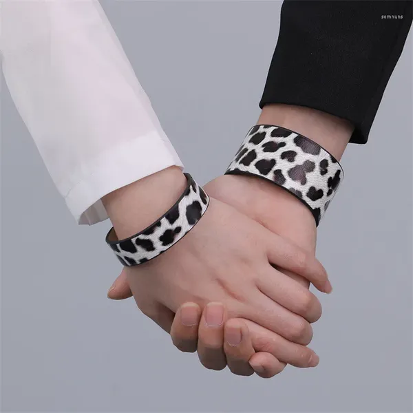 Charme pulseiras moda casal leopardo impressão listrado couro criativo simples botão ajustável amantes jóias presente unisex