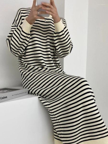 Abiti casual Autunno Donna Vintage Nero Bianco a righe coreano Abito lavorato a maglia dritto di grandi dimensioni Maglione girocollo ampio