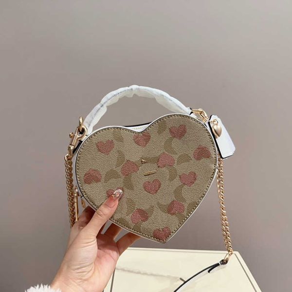 Borsa a cuore a tracolla Borsa a tracolla da donna con stampa C Borsa a tracolla a forma di amore rosa carino Borsa a tracolla in pelle con catena femminile Borsa da sera con pochette 240129