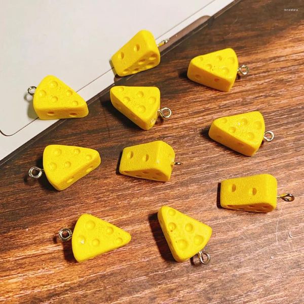 Encantos 10 pçs em miniatura mini triângulo queijo resina kawaii comida artesanato pingente para brinco pulseira chaveiro diy jóias fazer