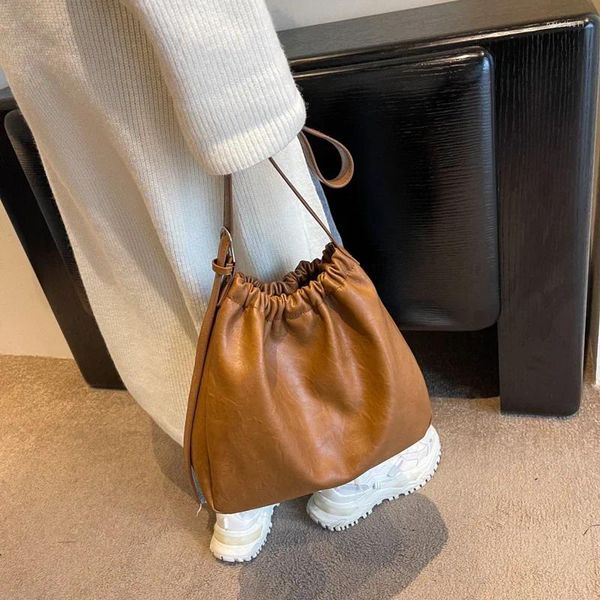 Вечерние сумки. Универсальная и высококачественная женская сумка. Осень-зима. Сумка из искусственного материала. Простой однотонный цвет.