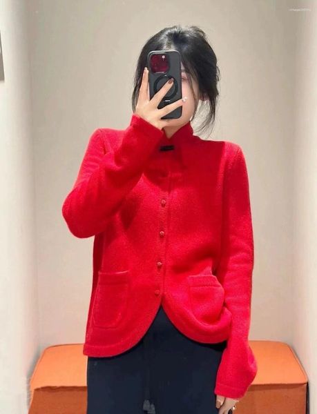 Malhas femininas 2024 estilo chinês vermelho malha cardigan gola manga longa moda bolso suéter de caxemira