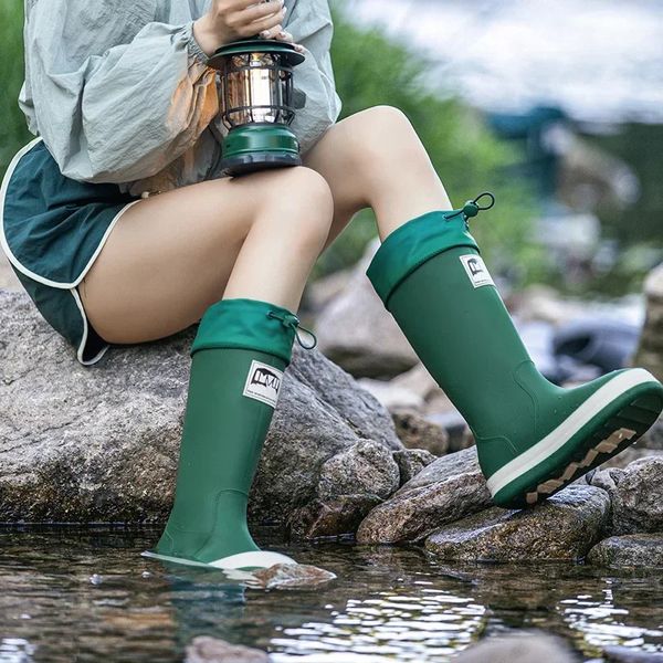 Moda alta superior das mulheres dos homens botas de borracha sapatos de chuva casais galochas à prova dwaterproof água trabalho de pesca jardim botas de chuva de borracha 240125