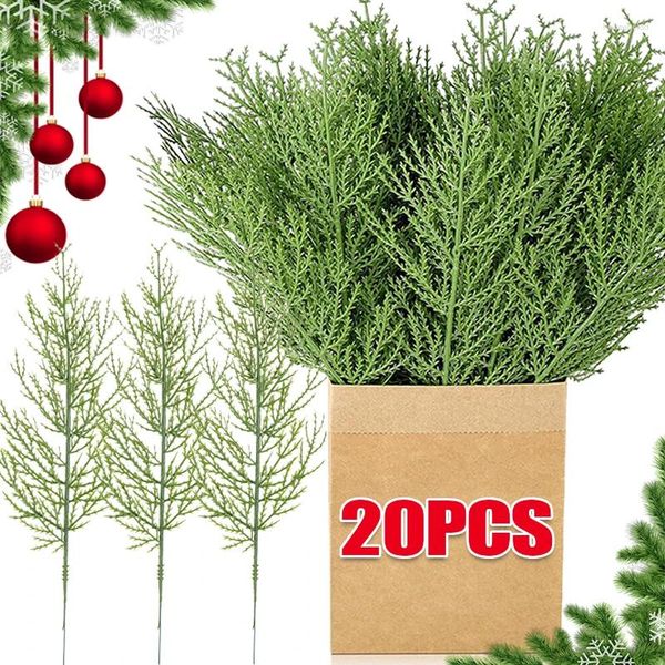 Flores decorativas 1-20pcs Ramos de pinheiro artificial Folhas de plantas falsas Árvore verde Enfeites de Natal Decoração de festa de ano