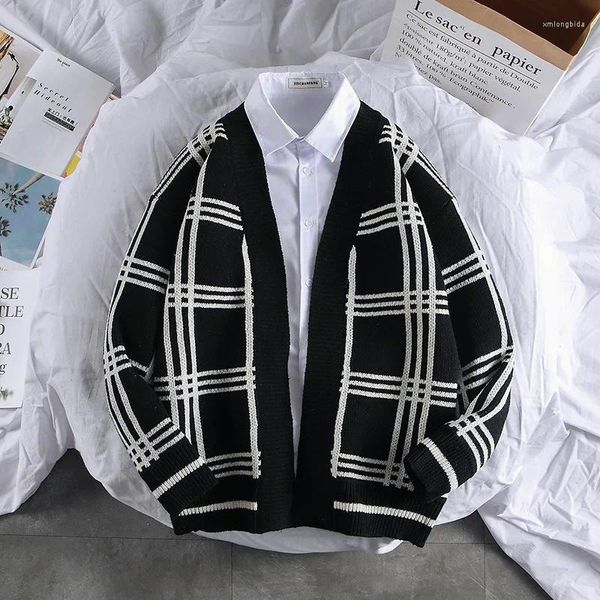 Maglioni da uomo Camicia a quadri scozzese in bianco e nero Stile pigro Maglione spesso allentato Giacca da cardigan per coppia di studenti abbinata ai colori 2024