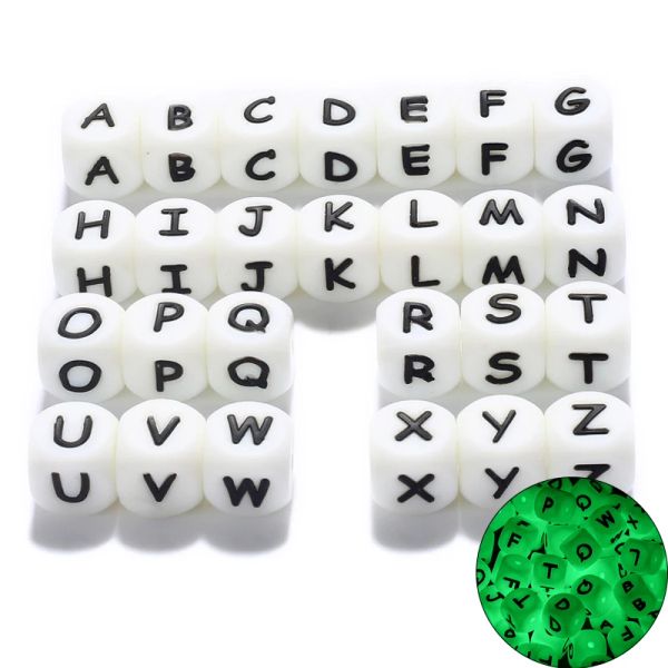 Collane 50 pezzi 12 mm verde luminoso lettera inglese perline in silicone alfabeto collana fai da te catena ciuccio bambino che si illumina al buio perline in silicone