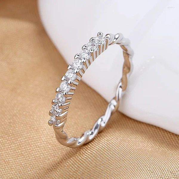 Cluster-Ringe, minimalistisch, stapelbar, einreihig, dünn, für Frauen, silberfarbenes Metall, einfache Wellen-Hochzeitsbänder, weißer Zirkon, Handschmuck