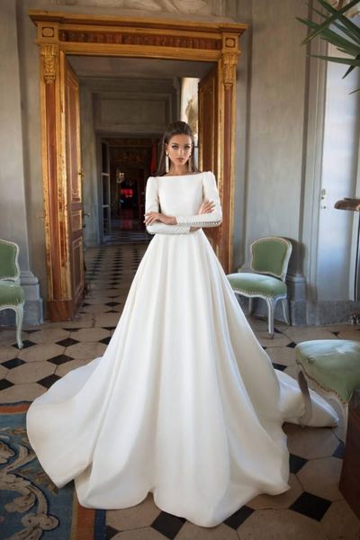 Milla Nova Abiti da sposa in raso Una linea senza spalline Sweep Train Abiti da sposa a maniche lunghe Collo a barchetta Abito da sposa autunno inverno Taglie forti