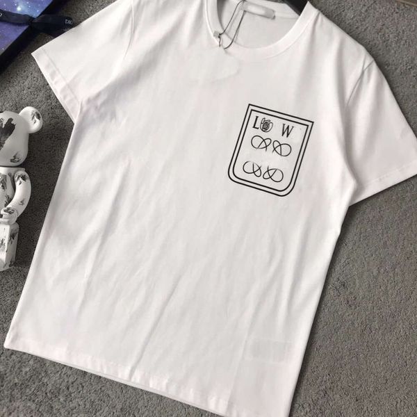 Tasarımcı Moda Sıradan Loes Classic 2022 Yaz Yeni Kalkan Mektubu Baskı Avrupa Çok Yönlü Yuvarlak Boyun Kısa Kollu Saf Pamuk Çift T-Shirt Tee Erkekler ve Kadınlar İçin