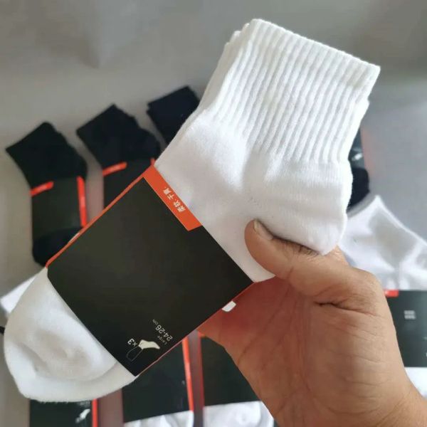 Herren Damen Socken Hochwertige Baumwolle Allgleiches Klassischer Knöchelbrief Atmungsaktive Schwarz-Weiß-Fußball-Basketball-Sportsocke Großhandel Uniform