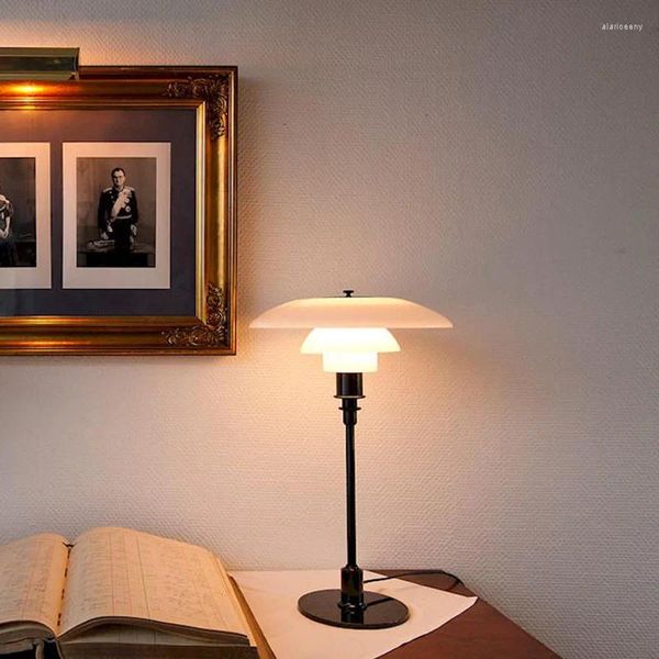 Lampade da tavolo Lampada PH3 Nordic Semplice Camera da letto Studio Comodino Decorazione Cromo Unico Soggiorno Designer Replica Art Work Light