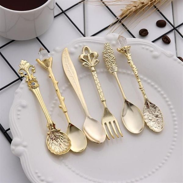 Vintage königlicher Stil Metalllöffel Gabeln DIY geschnitzte Gabel Tischlöffel antikes Kaffee-Dessert-Besteck 6-teiliges Set249W