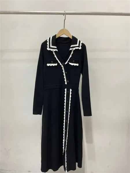 Casual Kleider 2024 Frühling Frauen Einreiher Strickkleid Schwarz Kontrast Farbe Dünne Lange Hülse Weibliche V-ausschnitt Elegante Midi Robe