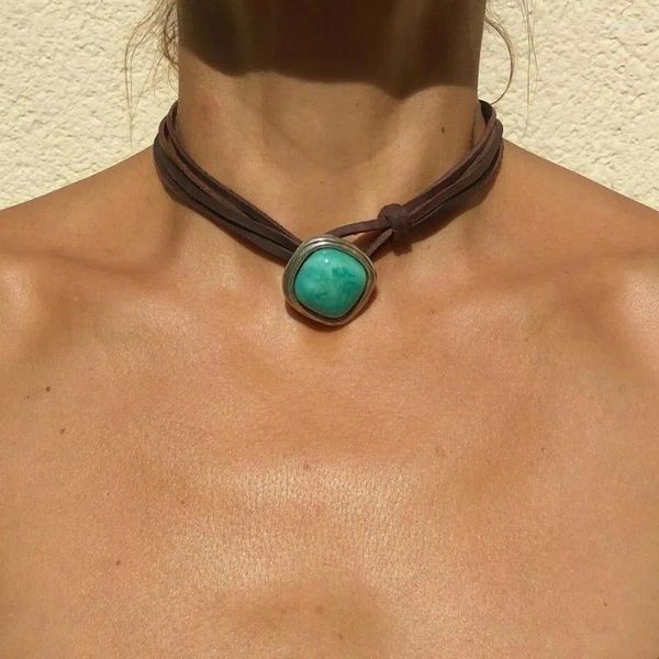 Catene 2024 Collana con ciondolo turchese in corda di cuoio stile bohemien per donne Accessori per regali di gioielli semplici vintage