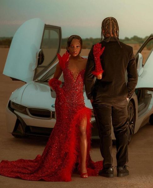 Rubinrote glitzernde afrikanische Ballkleider für Frauen, luxuriöses Diamant-Kristall-Samt-Feder-Abendzeremoniekleid für schwarze Mädchen