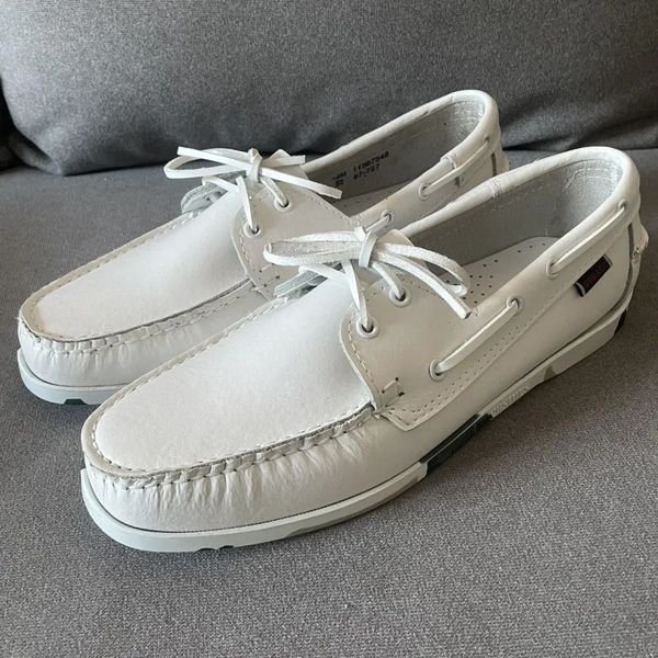 Tendência masculina juventude calçados casuais sapatos de couro branco dos homens rendas até sapatos de barco para homem marca de luxo sapatos planos 240118