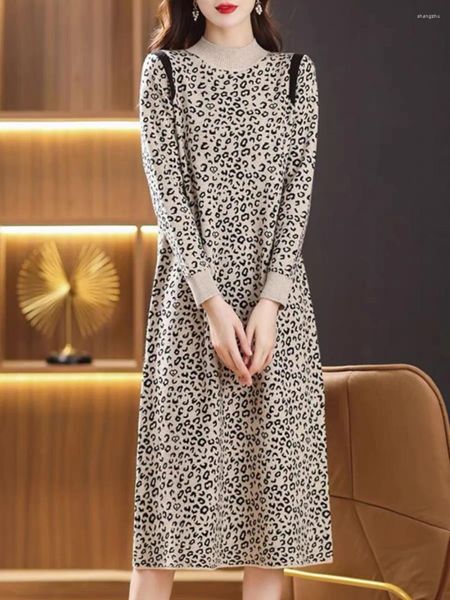 Casual Kleider 2024 Langarm Leopard Pullover Kleid Herbst Winter Frauen Mode Designer Schlank Weiche Warme Gestrickte Midi Fit Dame frocks