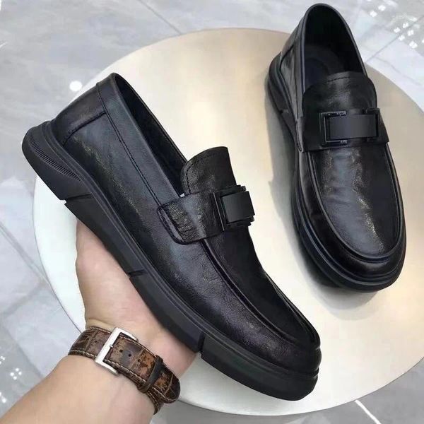 Sapatos de vestido masculinos de couro redondo baixo top respirável slip-on feijão casual negócios