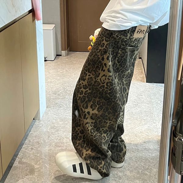 Jeans leopardati da uomo di design coreano di tendenza Pantaloni larghi larghi stile pigro pantaloni dritti paio di pantaloni con stampa leopardata per donna