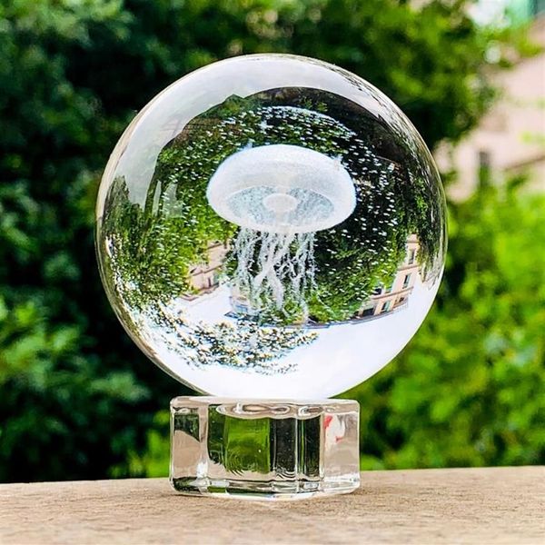 Neuheit Gegenstände 60mm 3D Quallen Kristallkugel Laser Gravures Miniaturkugel Gla Globe Display Stand Home Dekoration Accessoires293Q