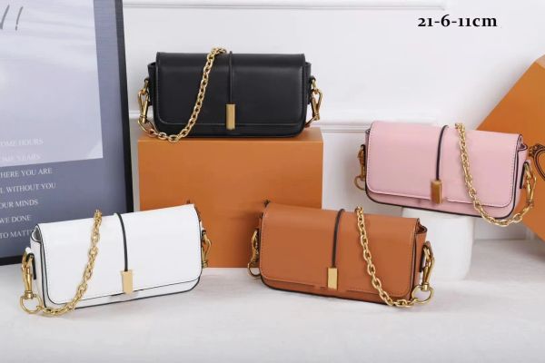 Bolsas de ombro têm toque macio e suave, combinadas com fivela. Uma primeira escolha retrô e divertida para a primavera e o verão