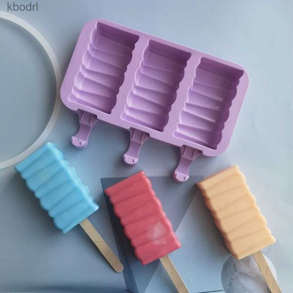 Strumenti per gelato 3 fori Building Block Stampo per cartoni animati Stampo per ghiaccioli in silicone Riutilizzabile fai da te Pop Cube Vassoio per utensili Dessert YQ240130