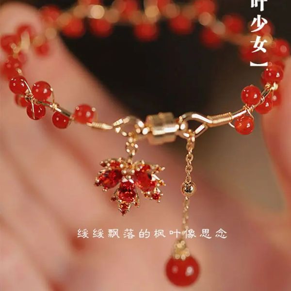 Pulseiras Anime Genshin Impact Kaedehara Kazuha Love Knot Maple Leaf Tema Vermelho Bead Pulseira Artesanal Corda Elástica Mulheres Aniversário Jóias