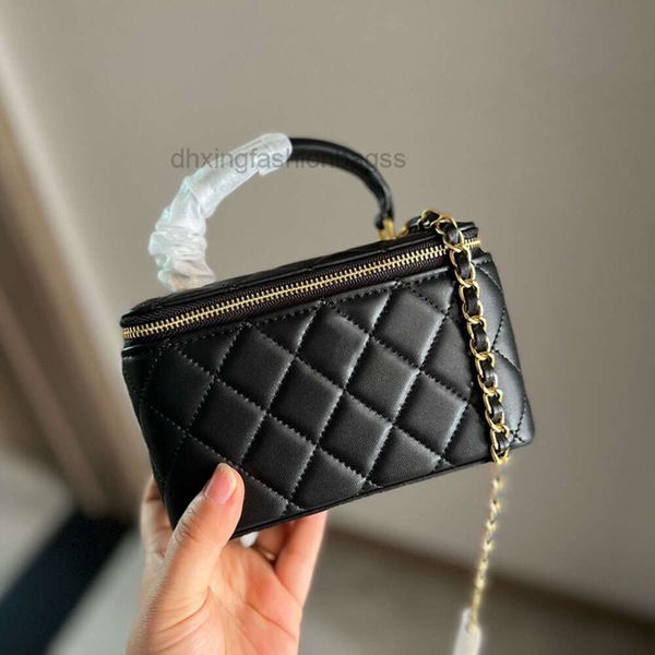 Siyah Beyaz Kadın Vanity Box Tasarımcı Çantalar Üst Sap Totes Matelasse Zincir Kuştaş Crossbody Omuz Kozmetik Caid Ruj Tutucu Mini Lüks Çantalar 18cm