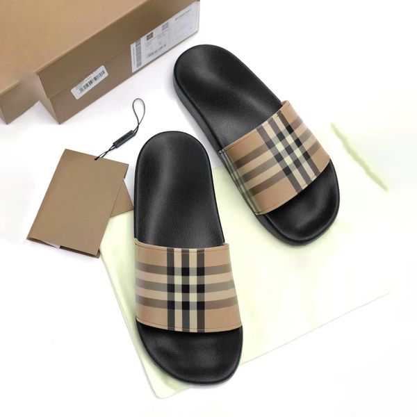 2024 Novas Mulheres Classic Tartan Chinelos Verão Ao Ar Livre Praia Borracha Sapato Casual Mule Mens Vintage Sandale Slide Flat Travel Designer Sliders Sandália com Caixa Tamanho 35-46