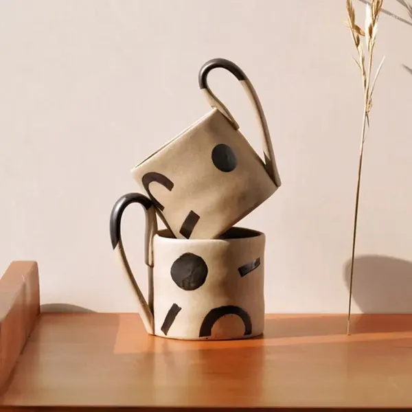 Tassen Japan Kreative geometrische Kaffeetassen mit großem Griff Personalisierte Keramik Tee Vintage Home Office Trinkgeschirr Einzigartiges Bechergeschenk