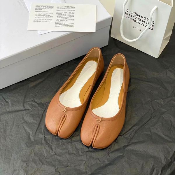 Lady Maisons Designer de luxo Vestido Sapatos casuais com sapatos de corrida Tabi Loafer Sheepskin Hike Sneaker Margiela Trainer Ballet Slipper Men Mm6 Sandal