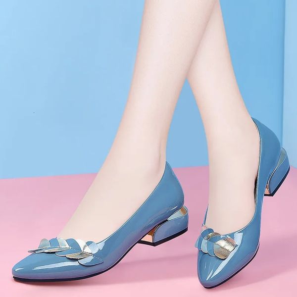 Artı Boyut 41 Kadın Pompalar Patent Deri Elbise Ayakkabı Düşük Topuklu Ofis Leydi Ayakkabı Yaprak Tekne Ayakkabı Klasikleri Pompa 3cm Spring Autum 240123