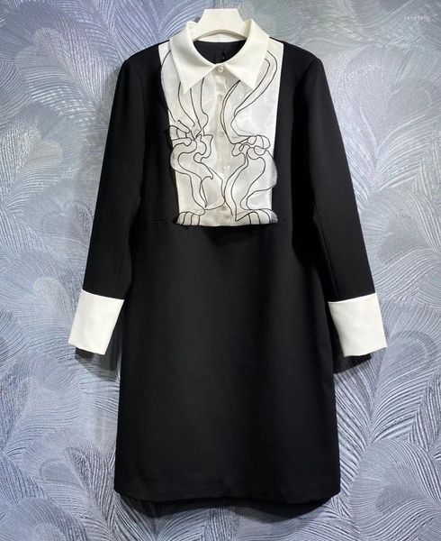 Abiti casual di alta qualità 2024 Abito primaverile da donna Colletto rovesciato Patchwork di pizzo bianco Manica lunga dritto Elegante lavoro nero OL