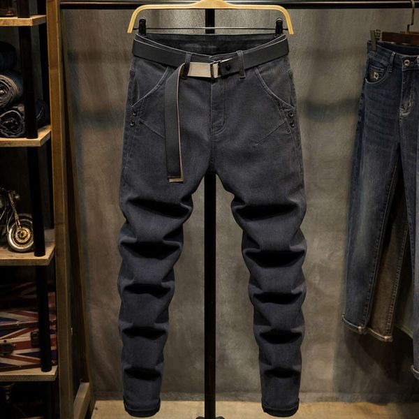 Jeans elásticos de bolso inclinado para outono e inverno para homens com pelúcia, engrossado, ajuste fino e pés pequenos 2023 novas calças pretas versáteis