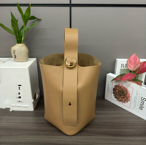 Weiches Rindsleder Bble Bucket Bucket Bag innovative Handtasche Anagram Umhängetasche verstellbare Schultergurtlänge für verschiedene Tragemethoden geeignet 28 cm Pebble