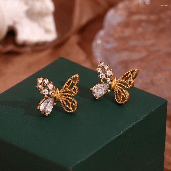 Orecchini a bottone squisito elegante intarsiato zircone asimmetrico farfalla alla moda delle donne 2024 18 carati placcato oro gioielli di qualità di lusso