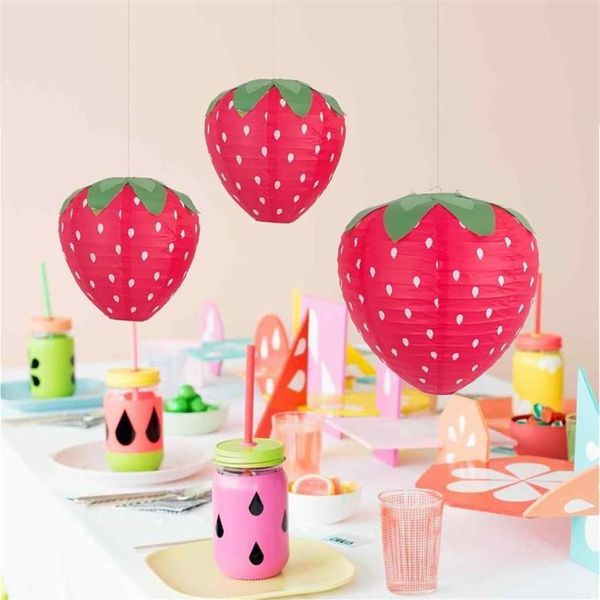 Decorazione per feste 1 pz Lanterne di carta a forma di fragola Decorazioni di compleanno Appese Ornamento 3D Fondale Baby Shower Garden254F