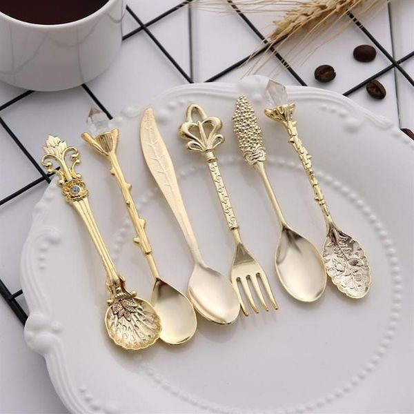 Vintage Royal Style Metalllöffel Gabeln DIY geschnitzte Gabel Tischlöffel Antikes Kaffee-Dessert-Besteck 6-teiliges Set299G