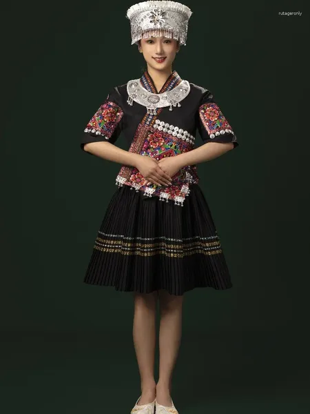 Abbigliamento etnico Guizhou Miao Costume Abiti di minoranza femminile Dong Yunnan Ricamo Abito da ballo Performance Gonna corta estiva