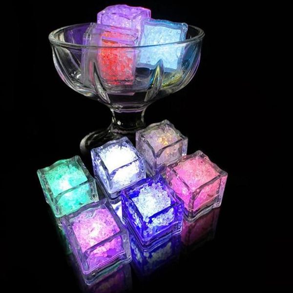 Decorazione del partito 12 pezzi Flash colorato Led Ice Light Glow In The Dark Cubi luminosi automatici Natale Festival di nozze Bar Tool2430