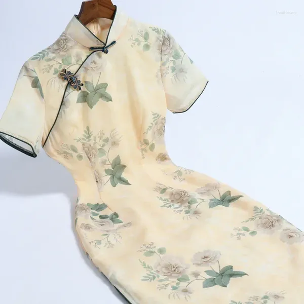 Ethnische Kleidung 2024 Gelbes chinesisches traditionelles Cheongsam Neuheit Retro-Kleid Handgemachter Knopf Sexy Frauen Qipao