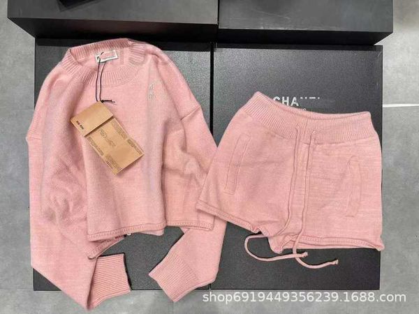 Pantaloni a due pezzi da donna Designer Brand miu Inizio autunno Nuovo design di nicchia Logo Decorazione Maglione di cashmere lavorato a maglia Set condimento alla moda P530